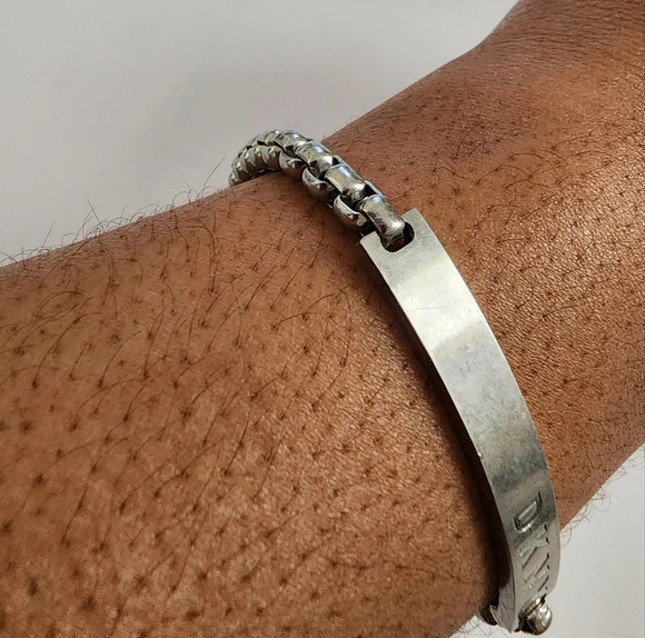 DKNY, Menswear Bar Tag Chain Bracelet Silver Tone Single Lenght Preloved - Picture 3 of 13
